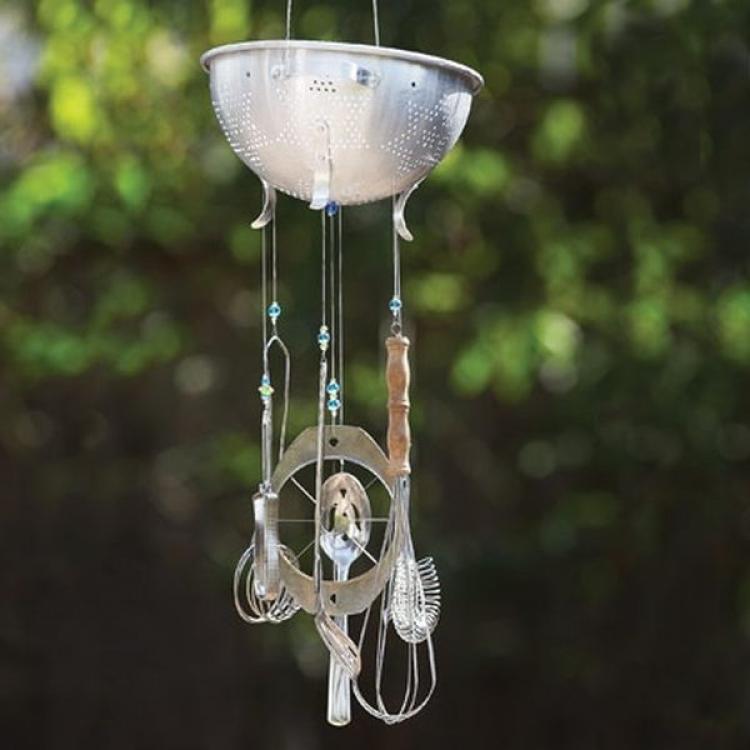 When I was thinking of an idea of how to frighten my main character in my conspiracy suspense thriller, The Grotto's Secret, with something terrible the villain does to her family, I came up with the idea of hanging an ear (yes, a human ear) to a wind chime.  Please don't do this at home!  When searching for ideas for wind chimes I found this site with lots of inspiring ideas for wind chimes. I even used some of the chimes shown on this site in that chapter in The Grotto's Secret.